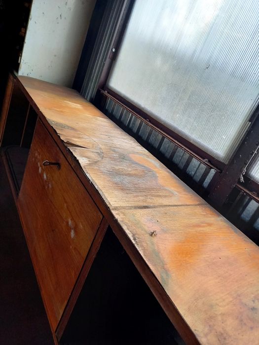 Kredens z czasów PRL do renowacji