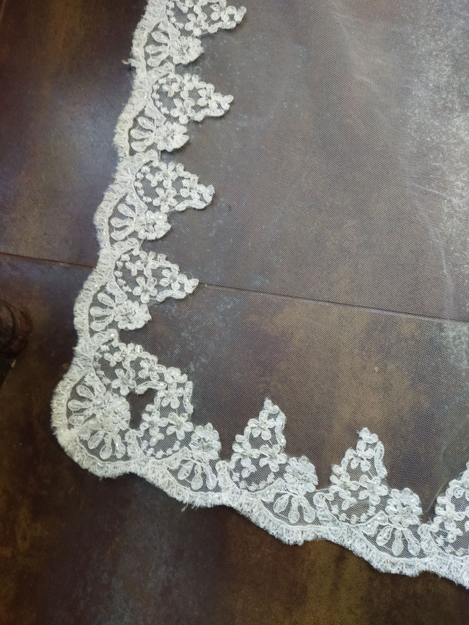 Véu de noiva em tule e renda de organza
