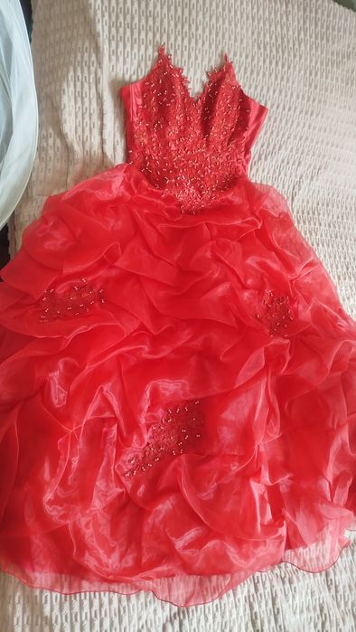 Нарядне випускне плаття