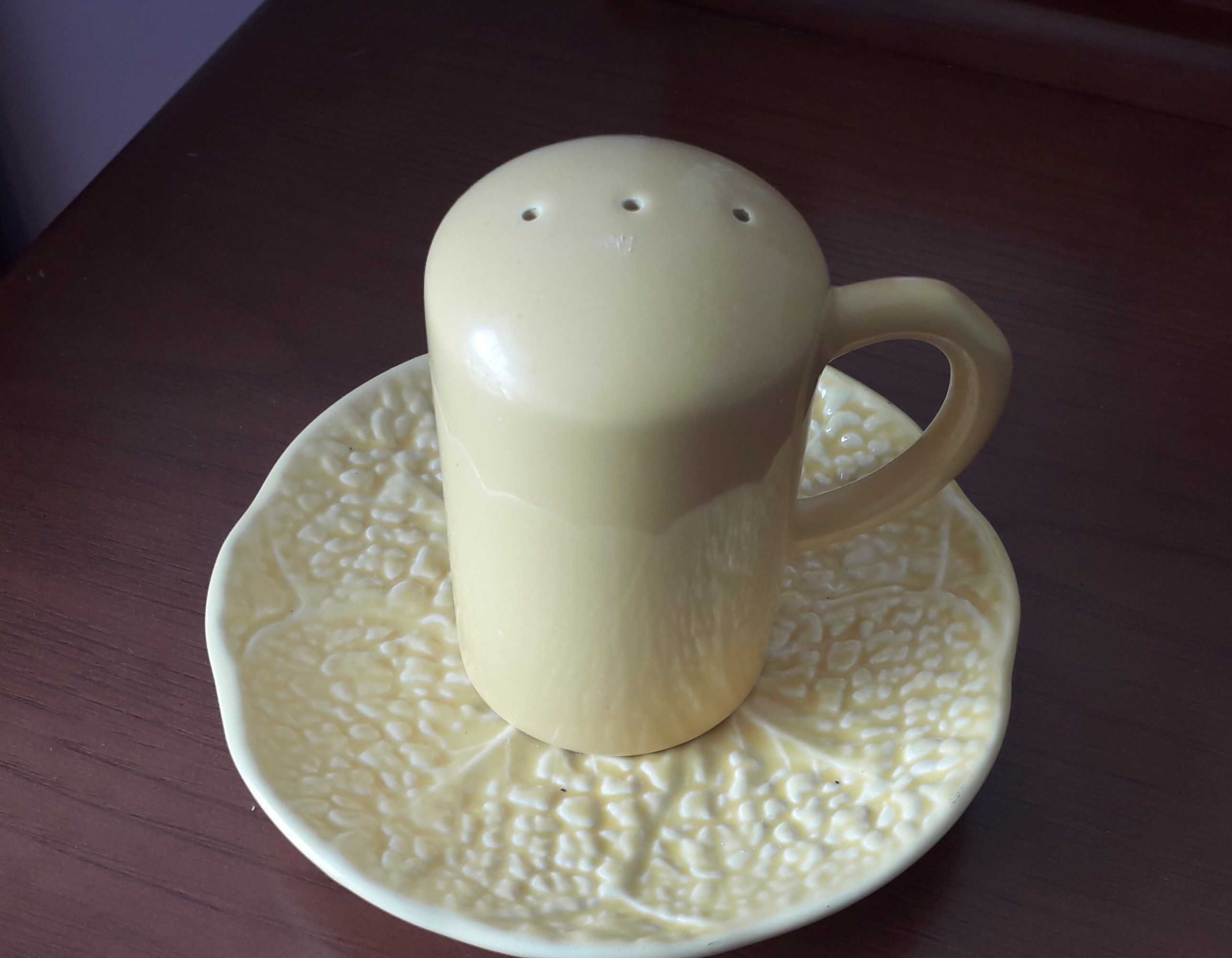 Prato e açucareiro amarelo forte