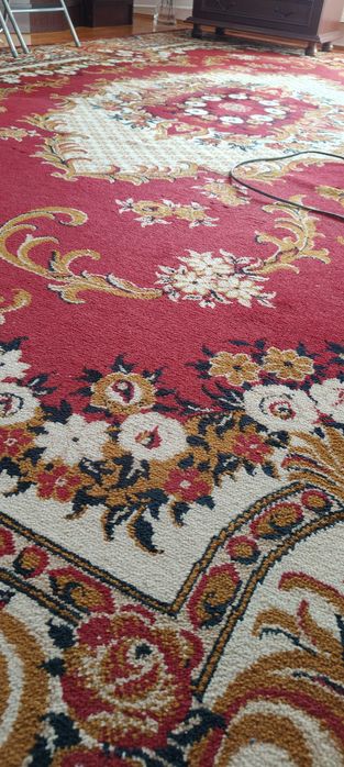 Dywan duży w bardzo dobrym stanie.