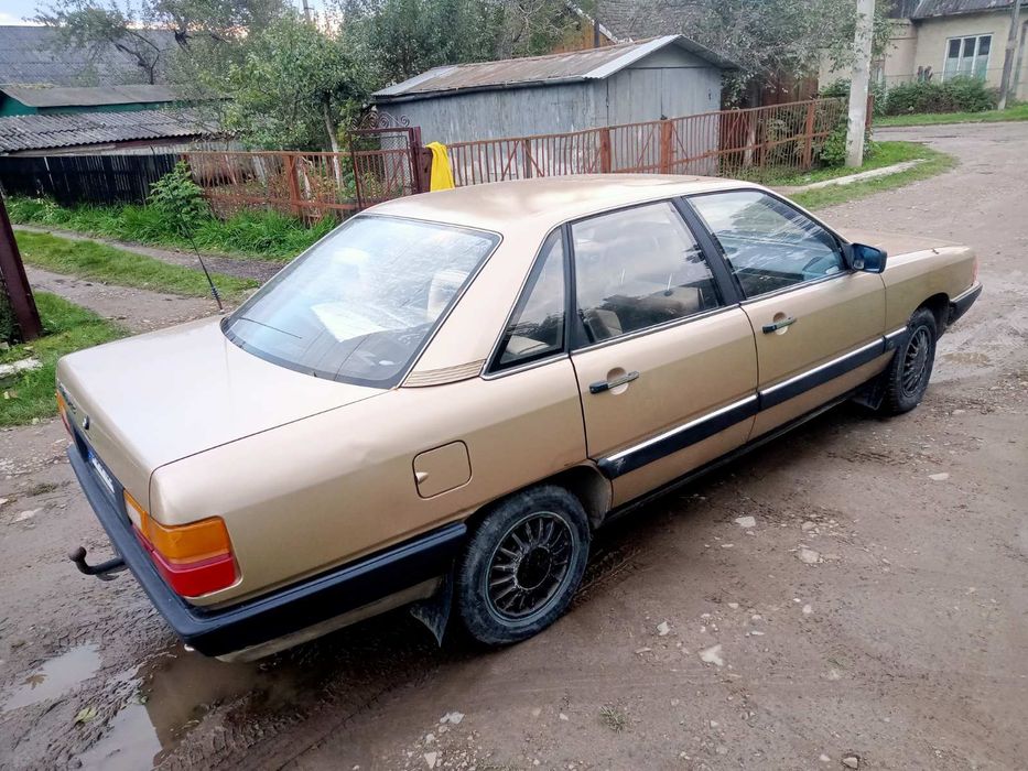Audi 100 продається
