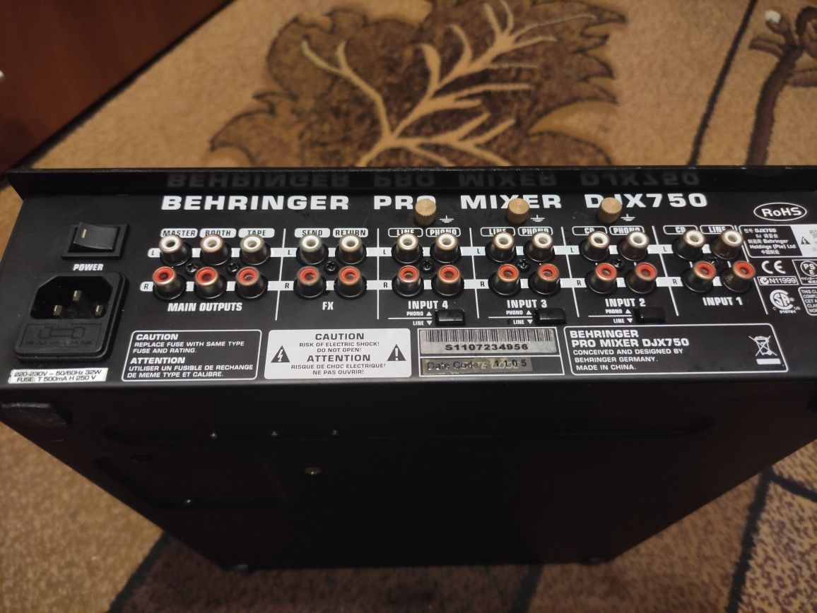 Микшерный пульт Beringer djx-750