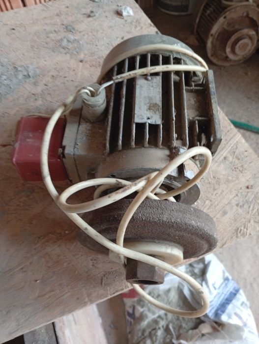 Продам электродвигатель.