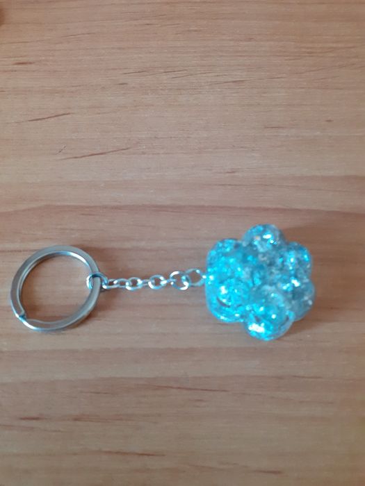 Brelok. Kocia łapka se srebrnymi dodatkami.