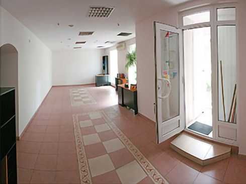 Офісне фасадне приміщення 80 м² (торговий зал 50 м²), бульвар Шевченка