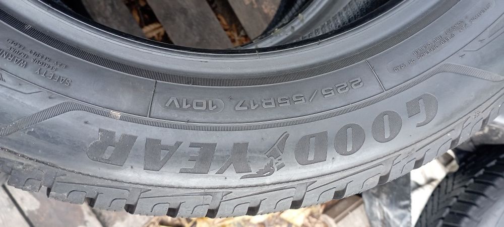Goodyear 225 55 r17 4шт 2шт шини зимові б'у резина з Європи