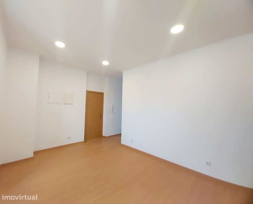Apartamento T1 R/C em Pátio privado