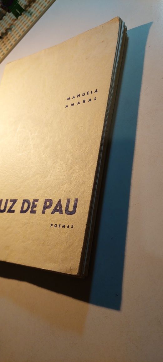 A Cruz de Pau - Manuela Amaral (1965, Assinado pela autora)