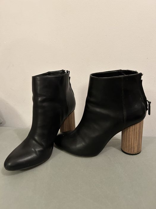 Czarne botki na obcasie Bershka 38 na słupku drewnianym