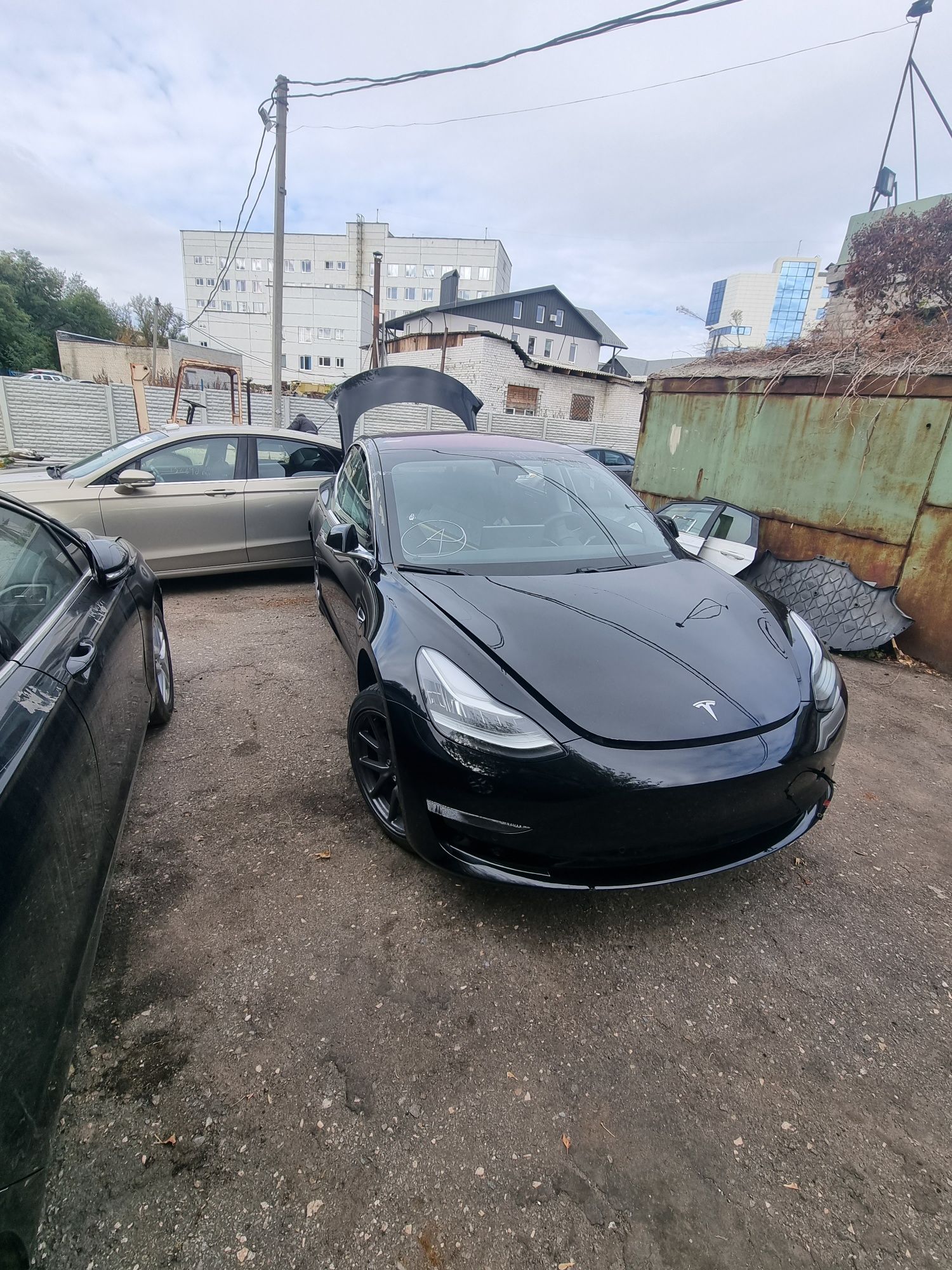 Розборка Tesla Model 3 Y