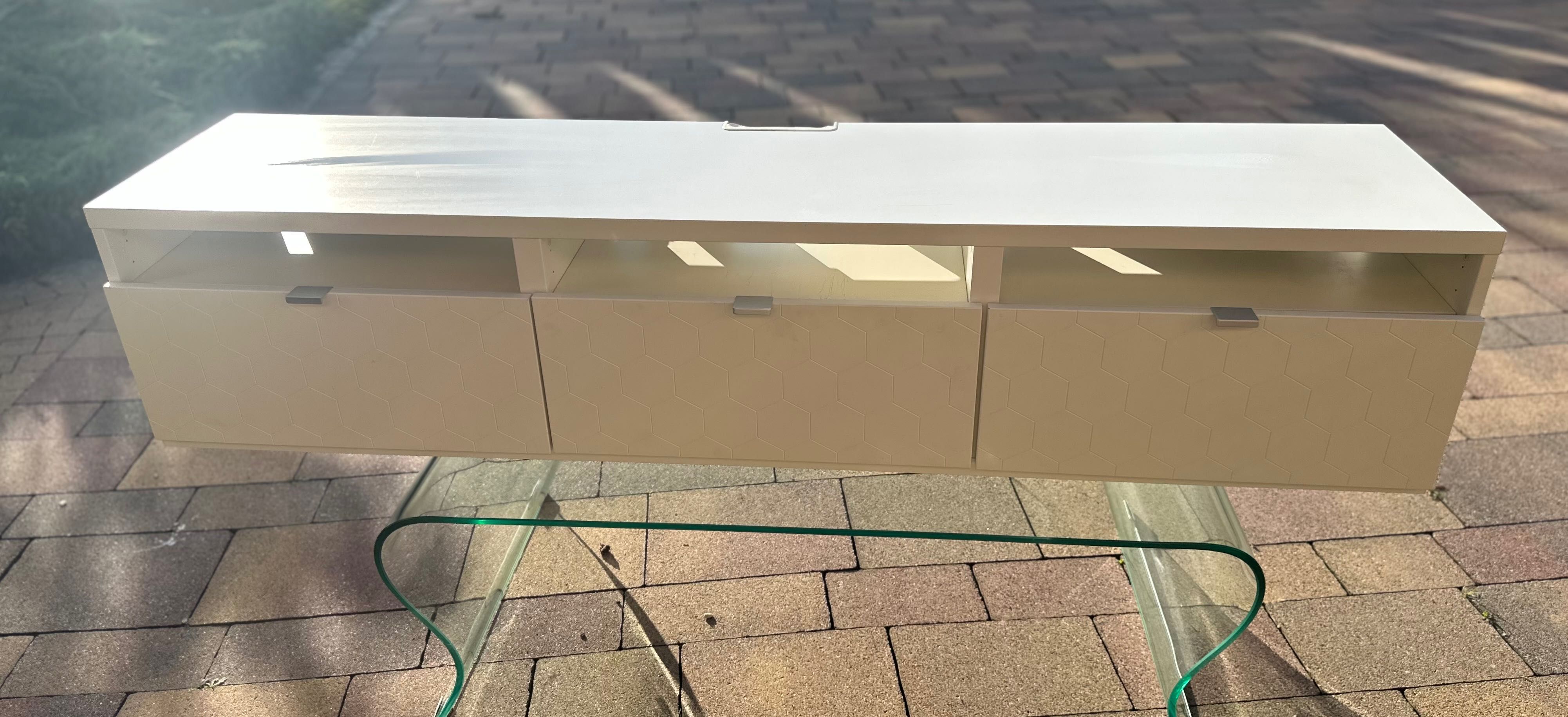 Szafka pod TV Besta biała, fronty plaster miodu 3 szuflady, 3 półki