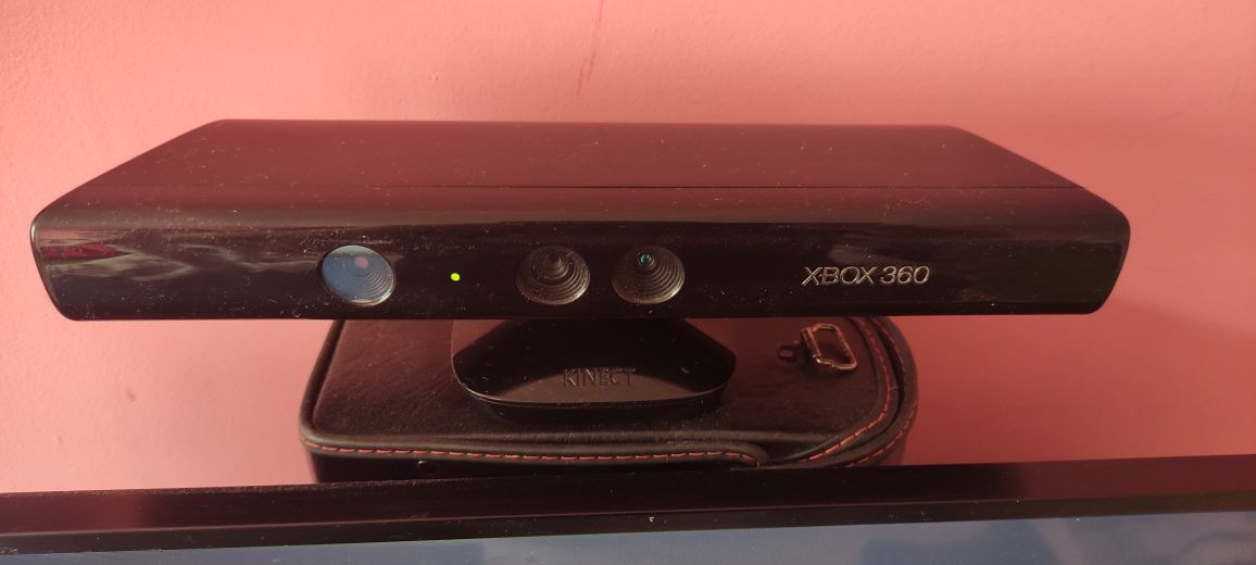 Xbox 360 S + 2 джойстика+ kinect