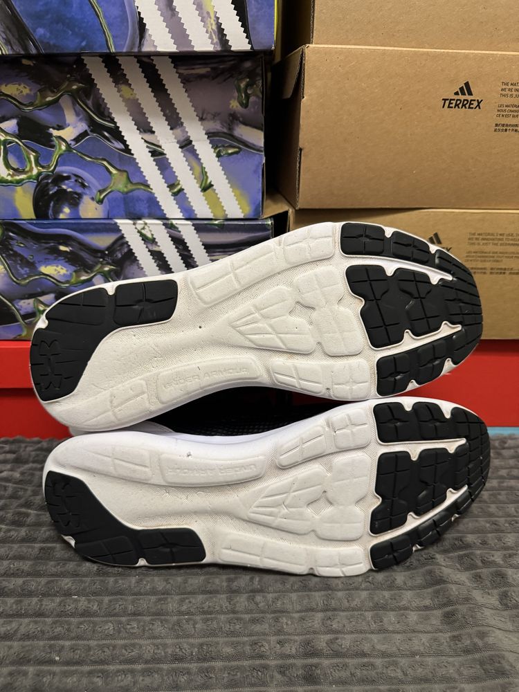 Чоловічі кросівки для бігу Under Armour Surge 3 49(33см) оригінал