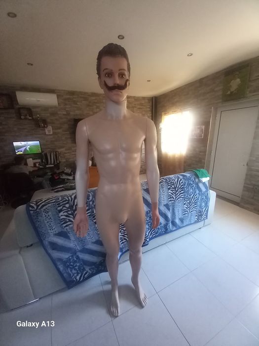 Manequim usado em bom estado