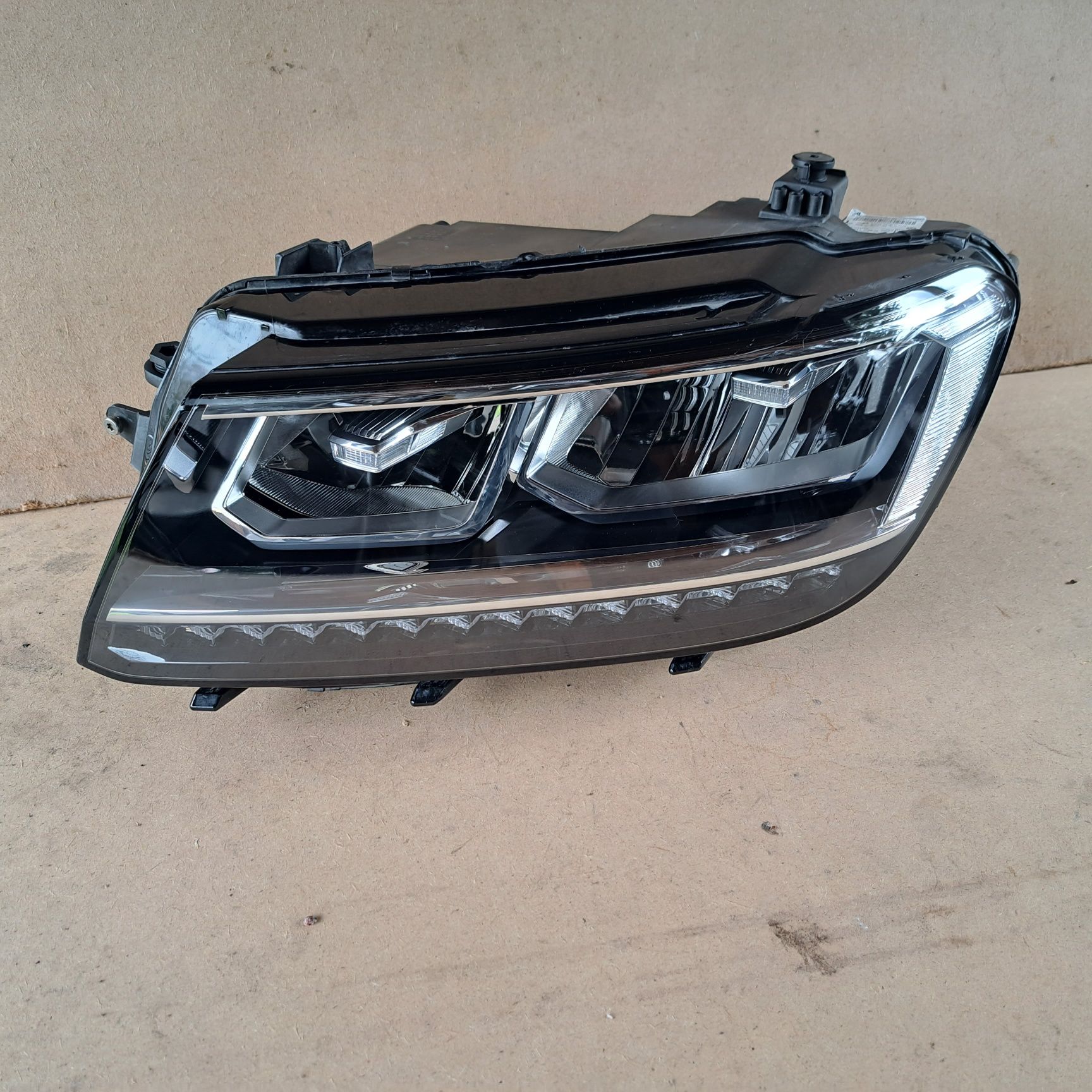 Lampa reflektor full led volkswagen tiguan lewy europa 5NB.941.035B