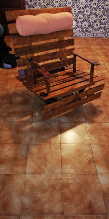 Cadeirão em madeira