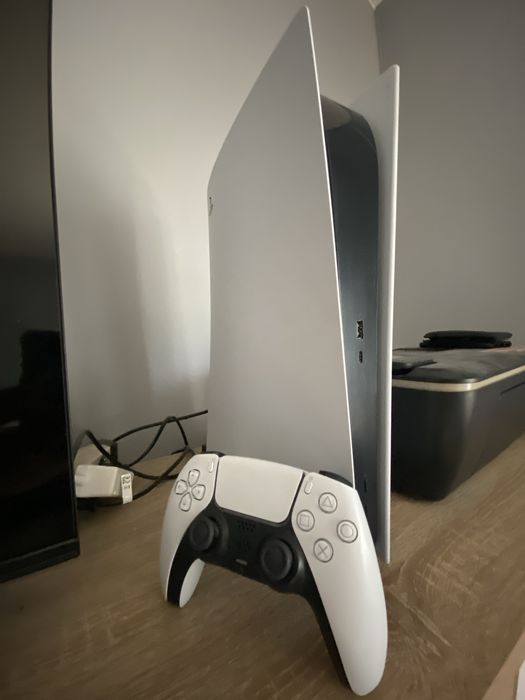 Playstation 5 Digital Edition + kontroler + 4 gry