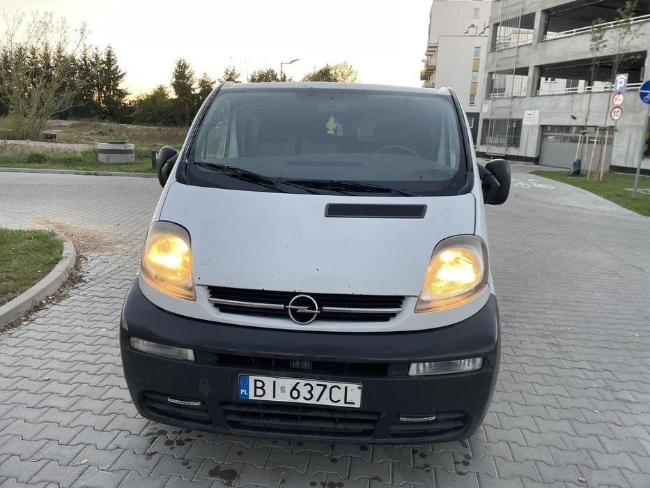 Opel Vivaro long 6 osób 1.9 cdti cena brutto
