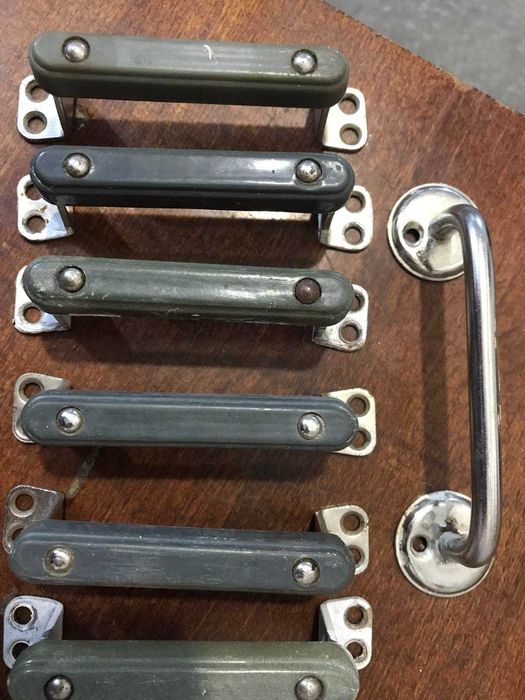 Продам ручки на вікна дверцята двері.