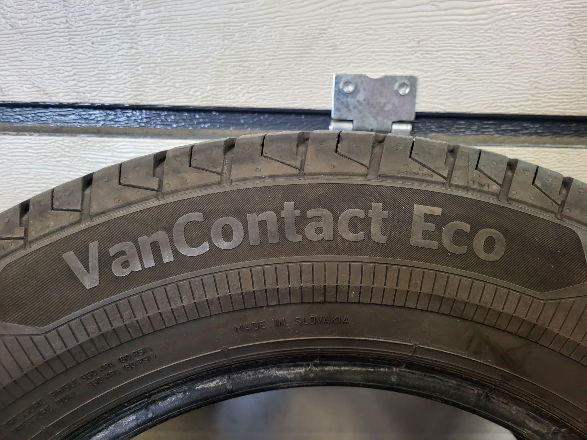 Opony Continental VanContactEco 215 65 R16C Para