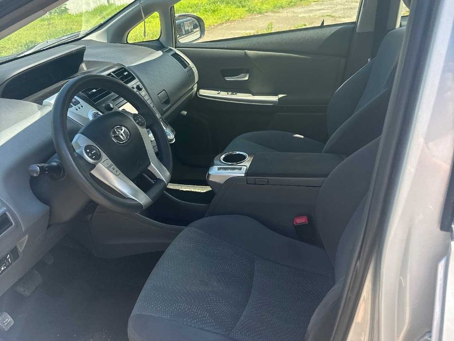 Аренда Toyota Prius V 2014 з викупом