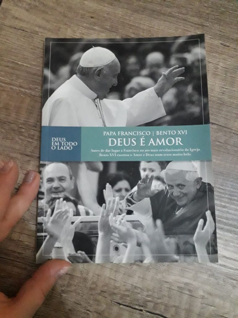 Livro "Deus é amor"