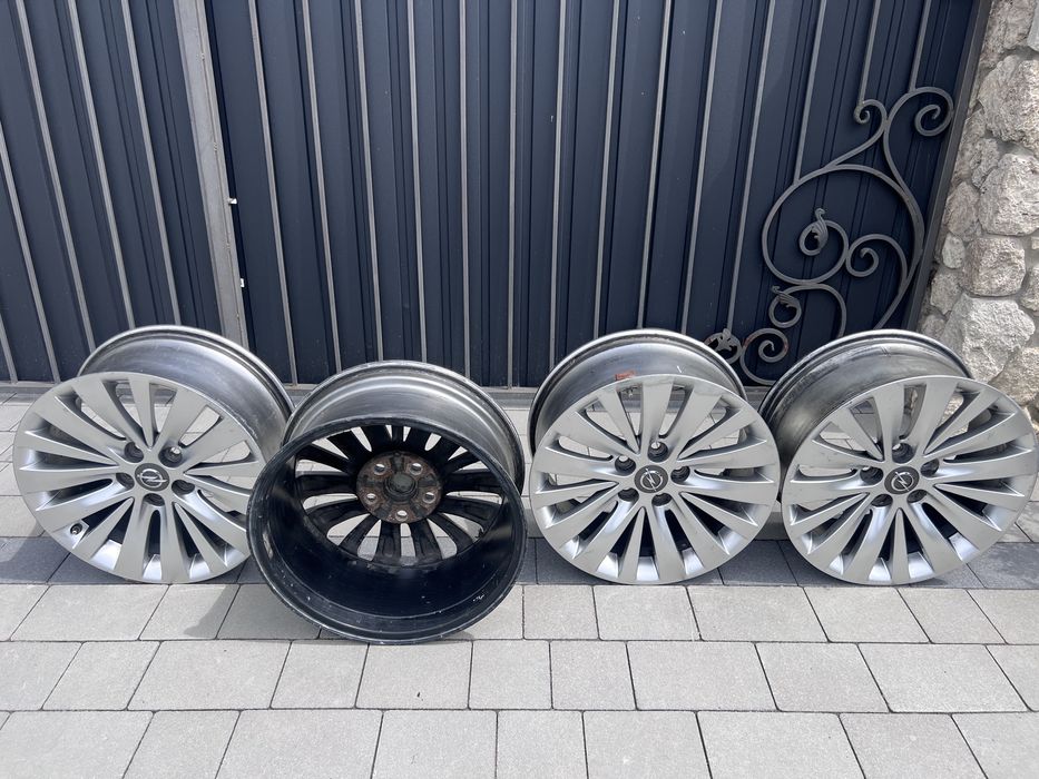 Диски опель інсігнія, opel insignia R18•8j 120*5 ET42 2 шини pirelli