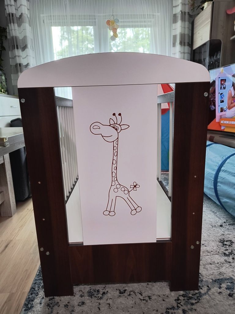 Łóżeczko dziecięce z materacem i komodą