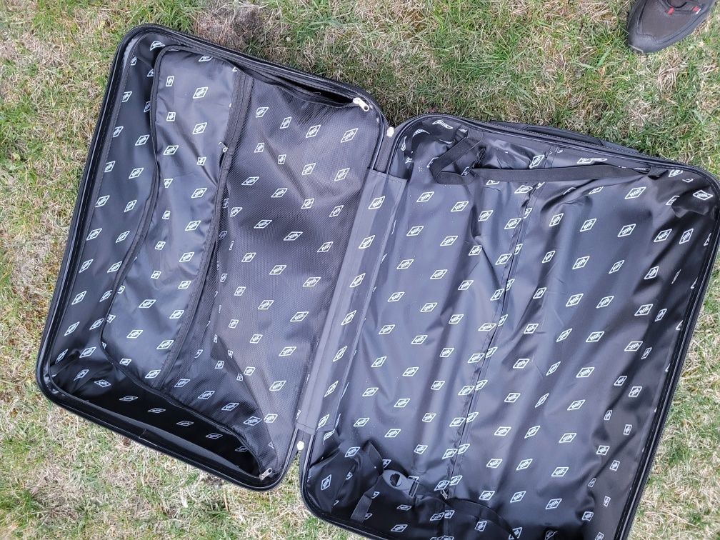 Walizka plastikowa podróżna duża