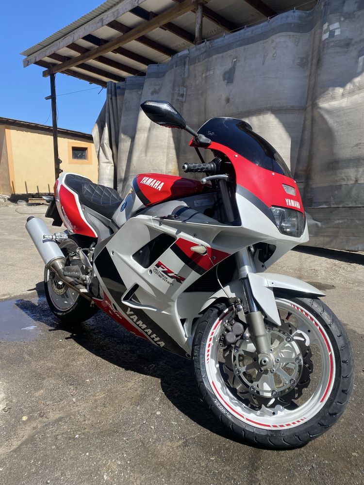 Yamaha FZR1000 (1992)