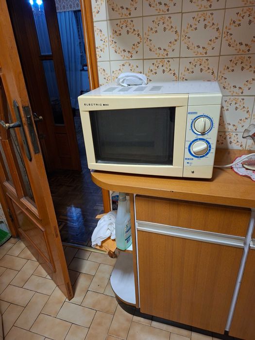 Micro ondas de 800 W, marca Eletric