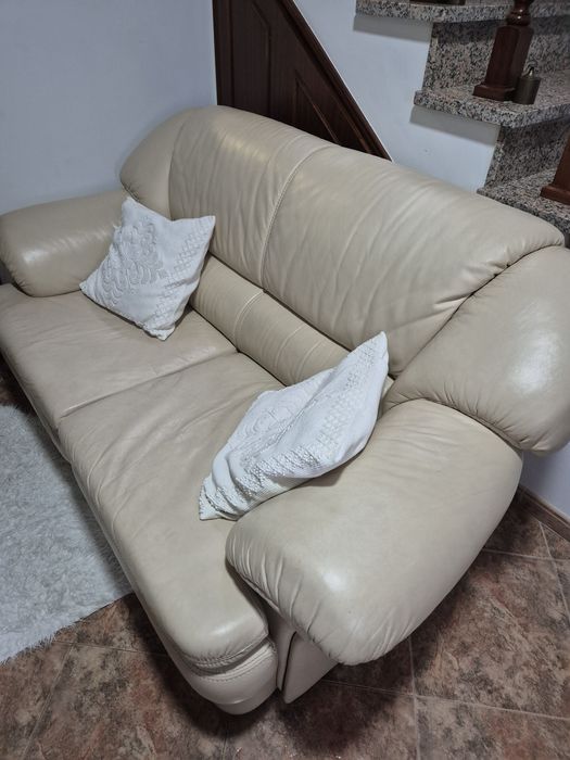 Conjunto de 3 Sofás em Pele Genuína – Elegância e Conforto como Novos