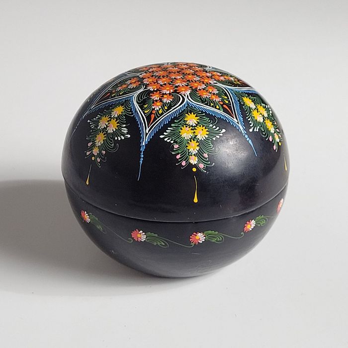 Вінтажна скринька з розписом