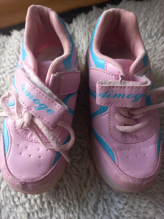 Ролико-кроссовки на двух колёсиках,которые прячутся