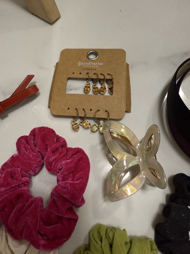 Zestaw scrunchie opasek kolczyków spinek