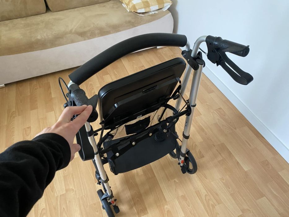 Balkonik rehabilitacyjny z siedziskiem
https://reharent.pl/