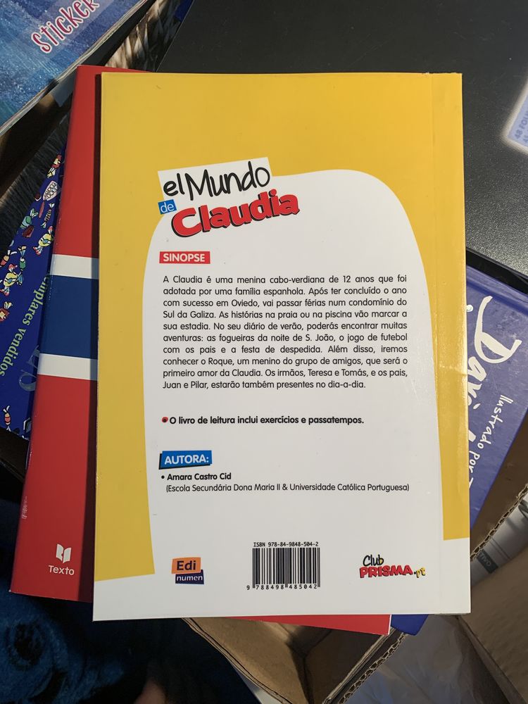 Livro em espanhol el mundo de Claudia