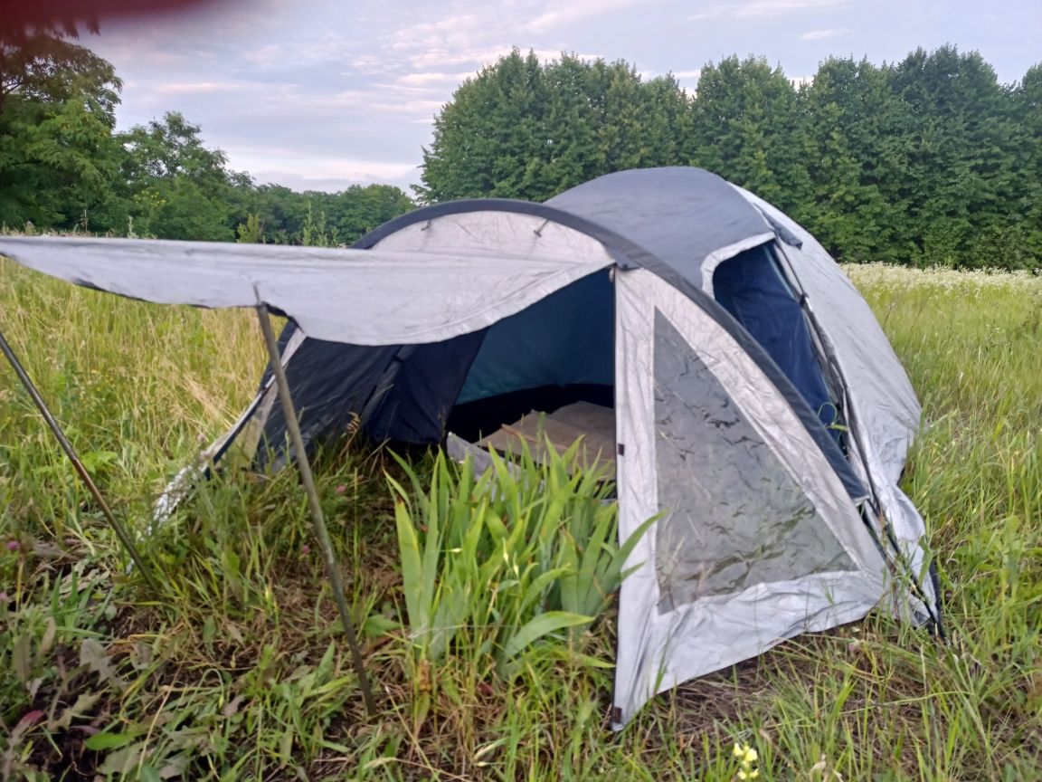 Продам четырехместную палатку для кемпинга