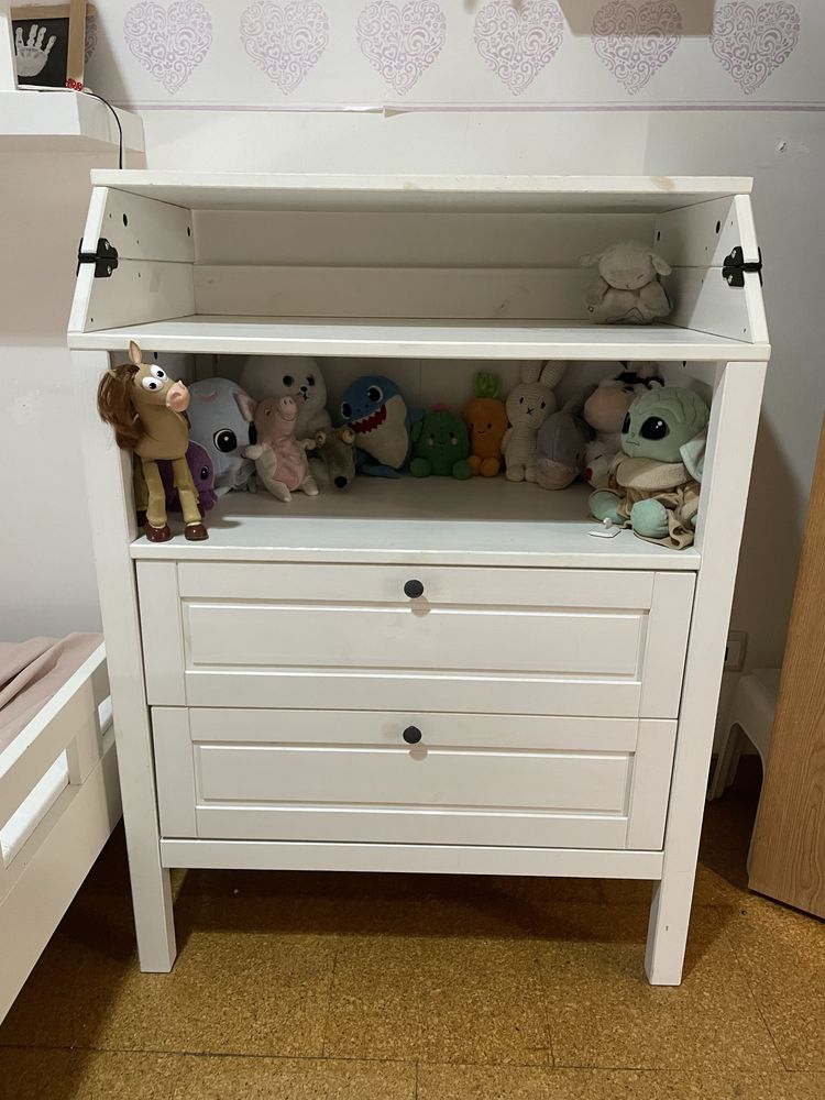 Comoda com trocador bebe Ikea