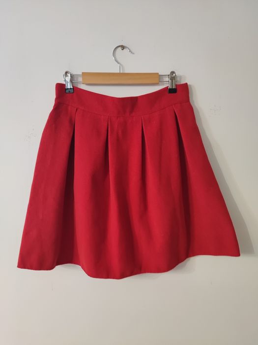 Czerwona mini spódniczka