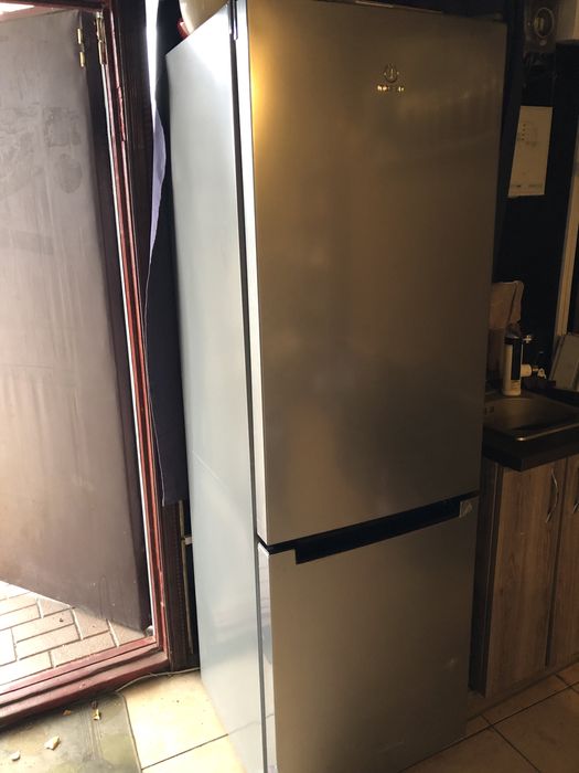 Холодильник indesit