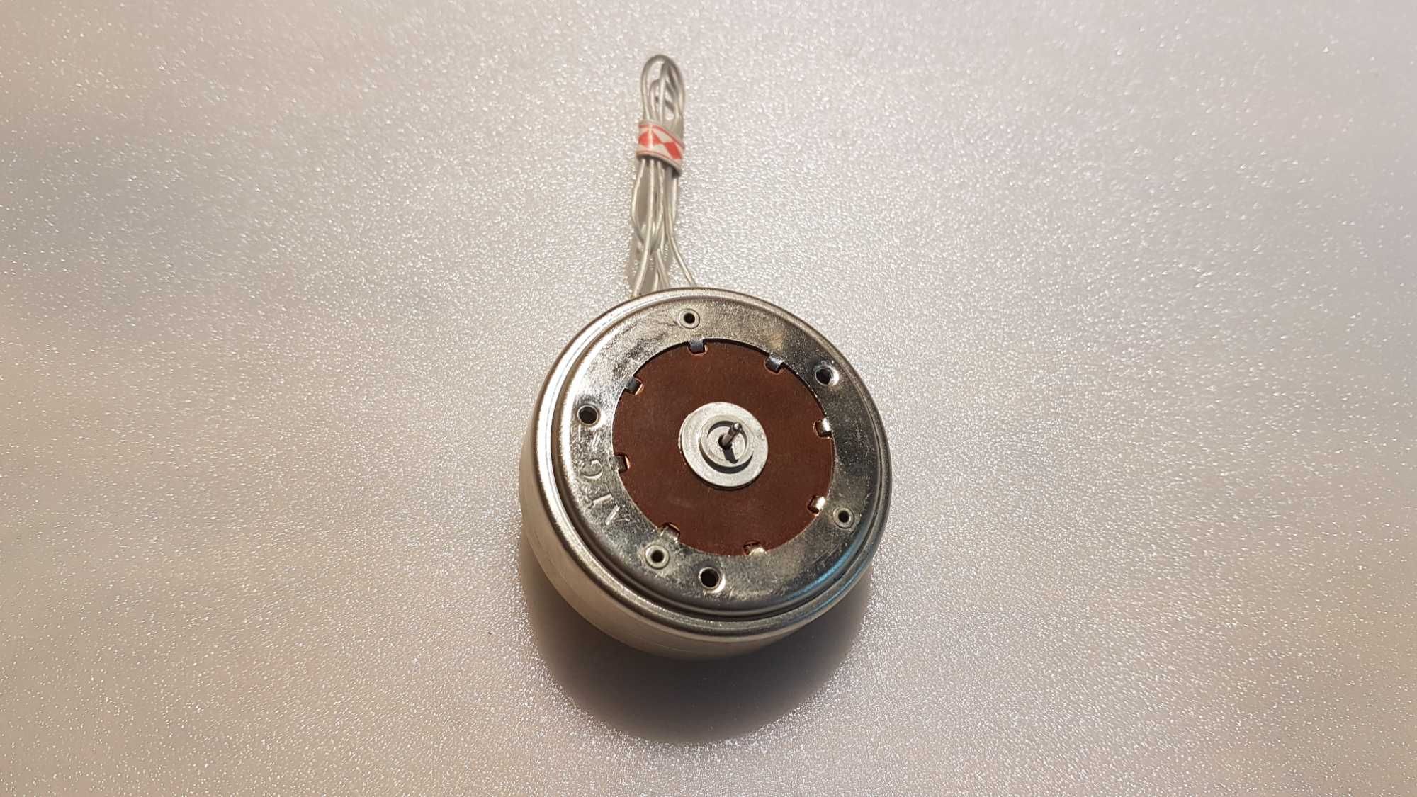 Silnik synchroniczny AEG 24/50 697 SSLK