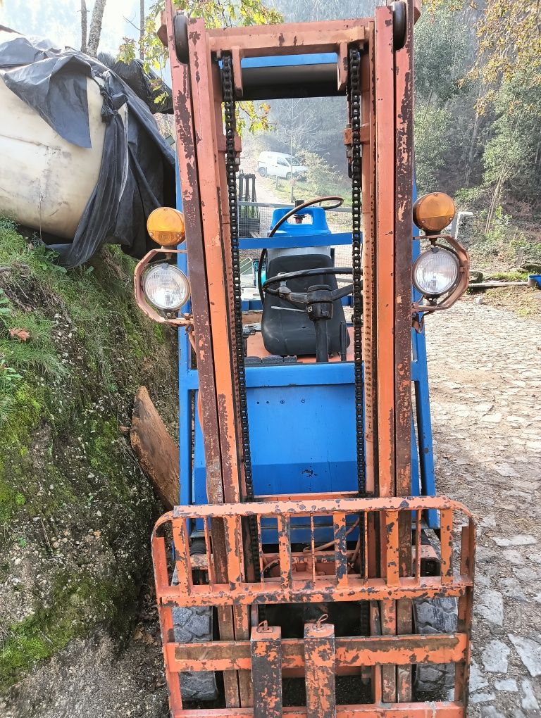 Empilhador Toyota a gaz e gasolina de 800kls