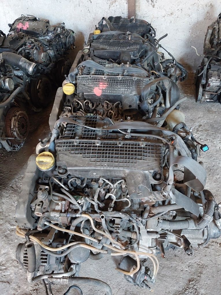 Двигуни,Двигун K9K700,702,704,710 1.5dci Renault Evro 3 стартер ззаду