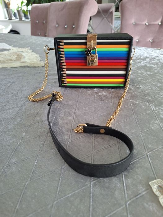 Torebka kuferek kredki