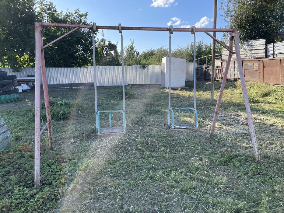 Дитячі гойдалки б/у