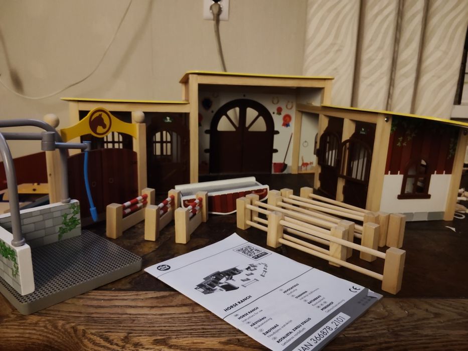 PLAYTIVE Drewniana Stadnina koni