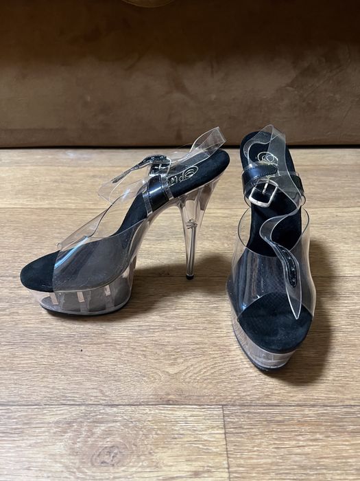 Продам стріпи Pleaser