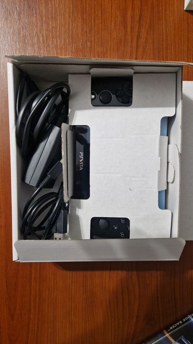 PS Vita plus 5 gier
